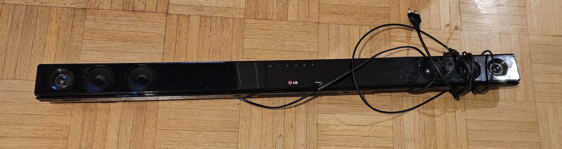 LG Home Cinema: Barre de son LG Bluetooth & USB – Usato da Genève venduto da Fresko01 4