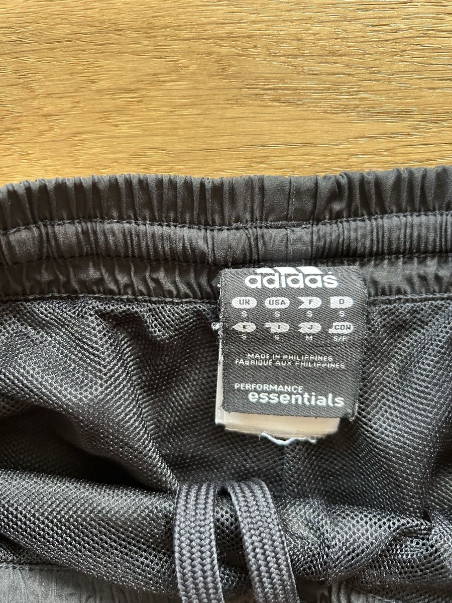 Adidas Hosen: Adidas Shorts schwarz Grösse M – Gebraucht aus Herisau von trainee0102 3