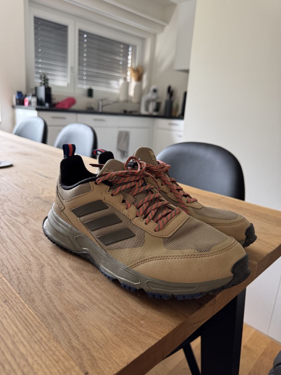 Adidas Herrenschuhe: Adidas Outdoor Sneaker – Gebraucht aus Zürich von tsc_z7fy