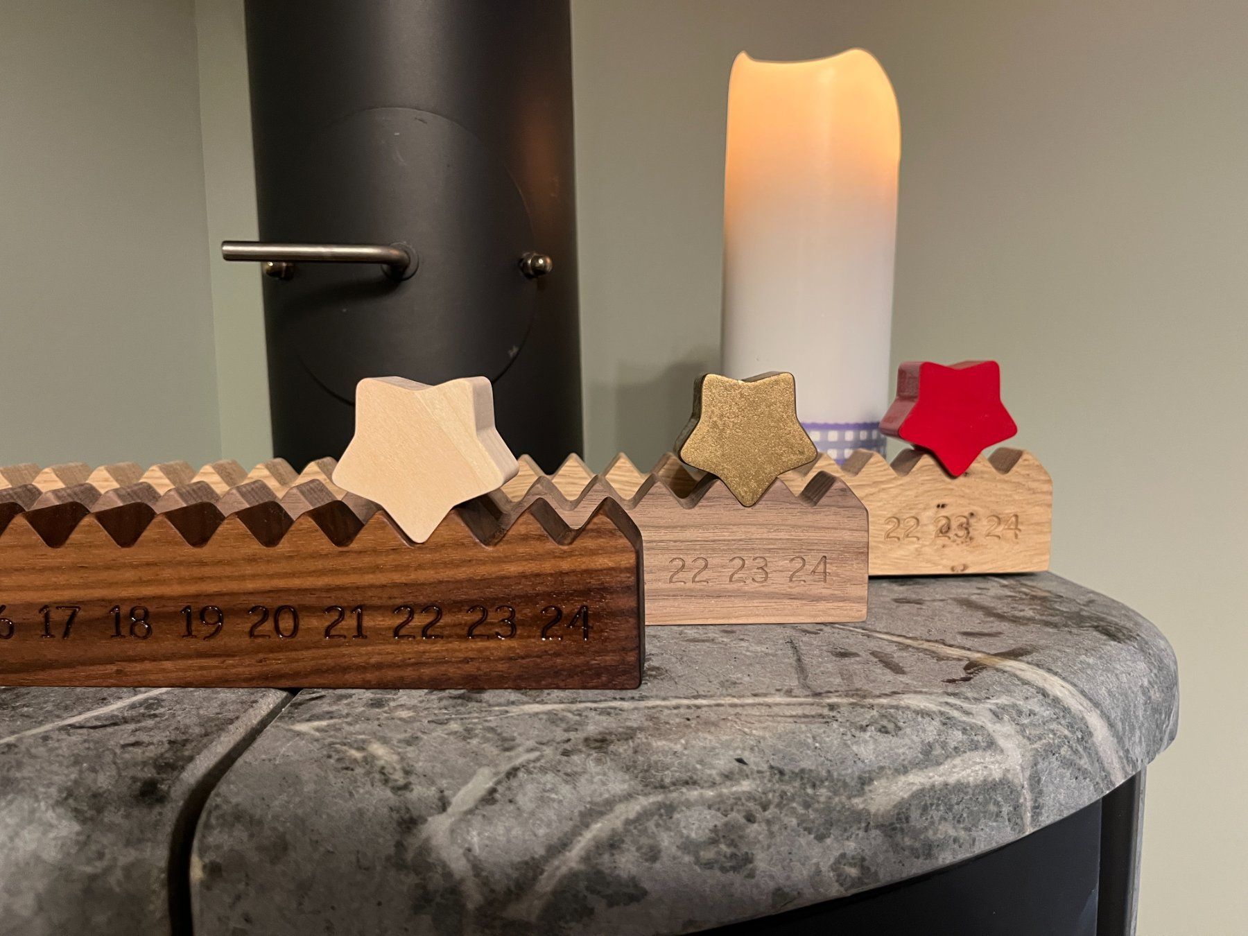 Alle Dekorationen: Adventskalender aus Nussbaumholz – Neu (gemäss Beschreibung) aus St. Gallen von thomas.geiselberger