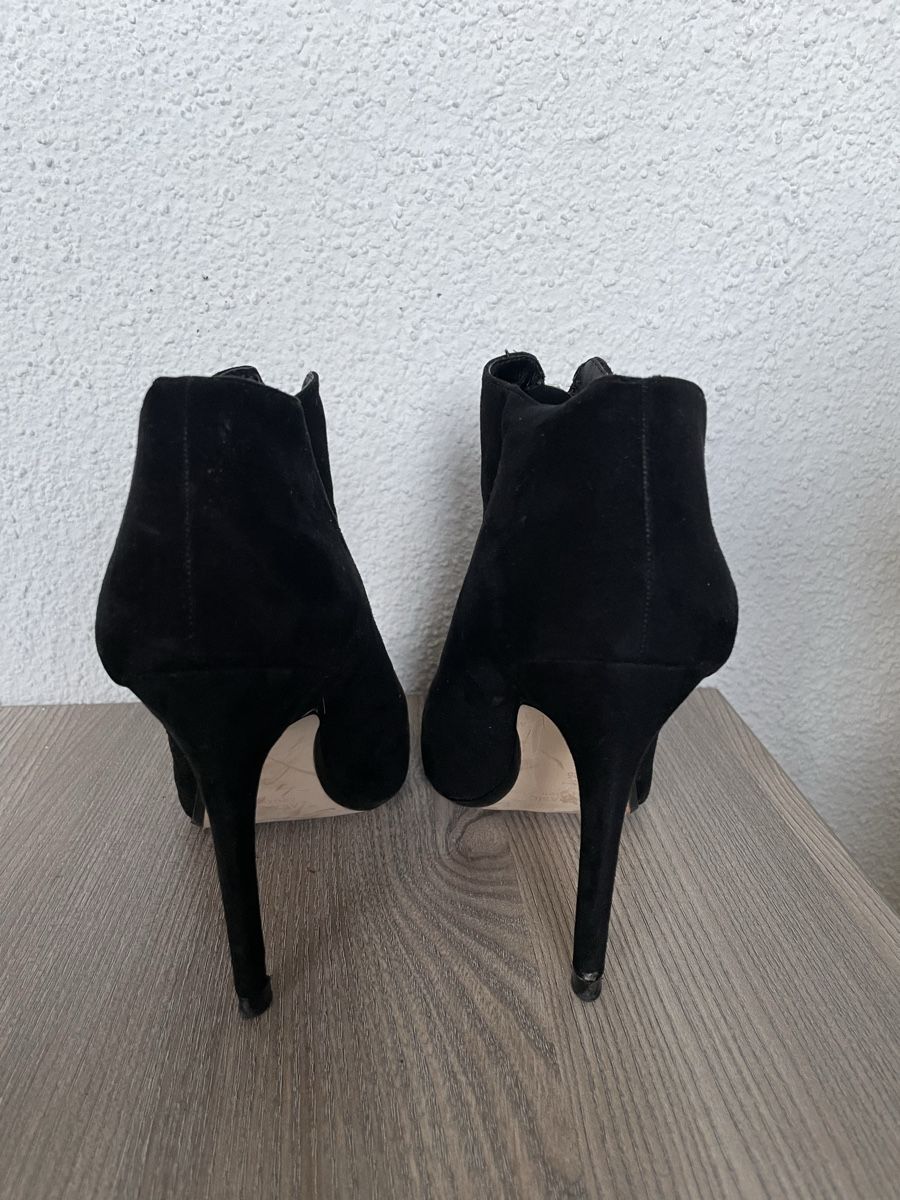 Zara Scarpe da donna: Stiefeletten Zara Basic schwarz Reissverschluss Gr 36 – Nuovo (secondo la descrizione) da Rorschacherberg venduto da drdupor 2