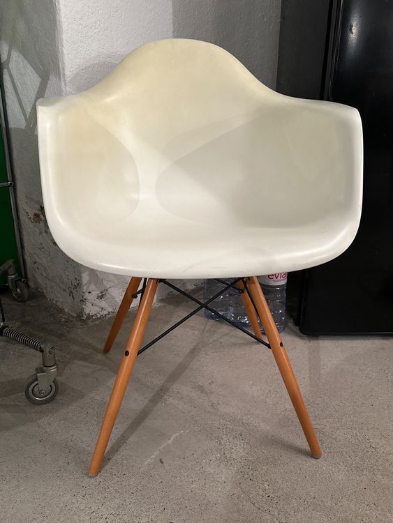 VITRA DAW EAMES PLASTIC ARMCHAIR Kaufen auf Ricardo