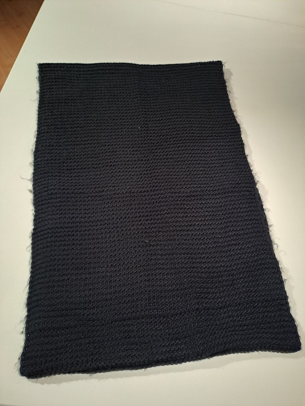 Foulard & Sciarpe: Écharpe "tube" noire – Usato da Valeyres-sous-Montagny venduto da Romy. 1