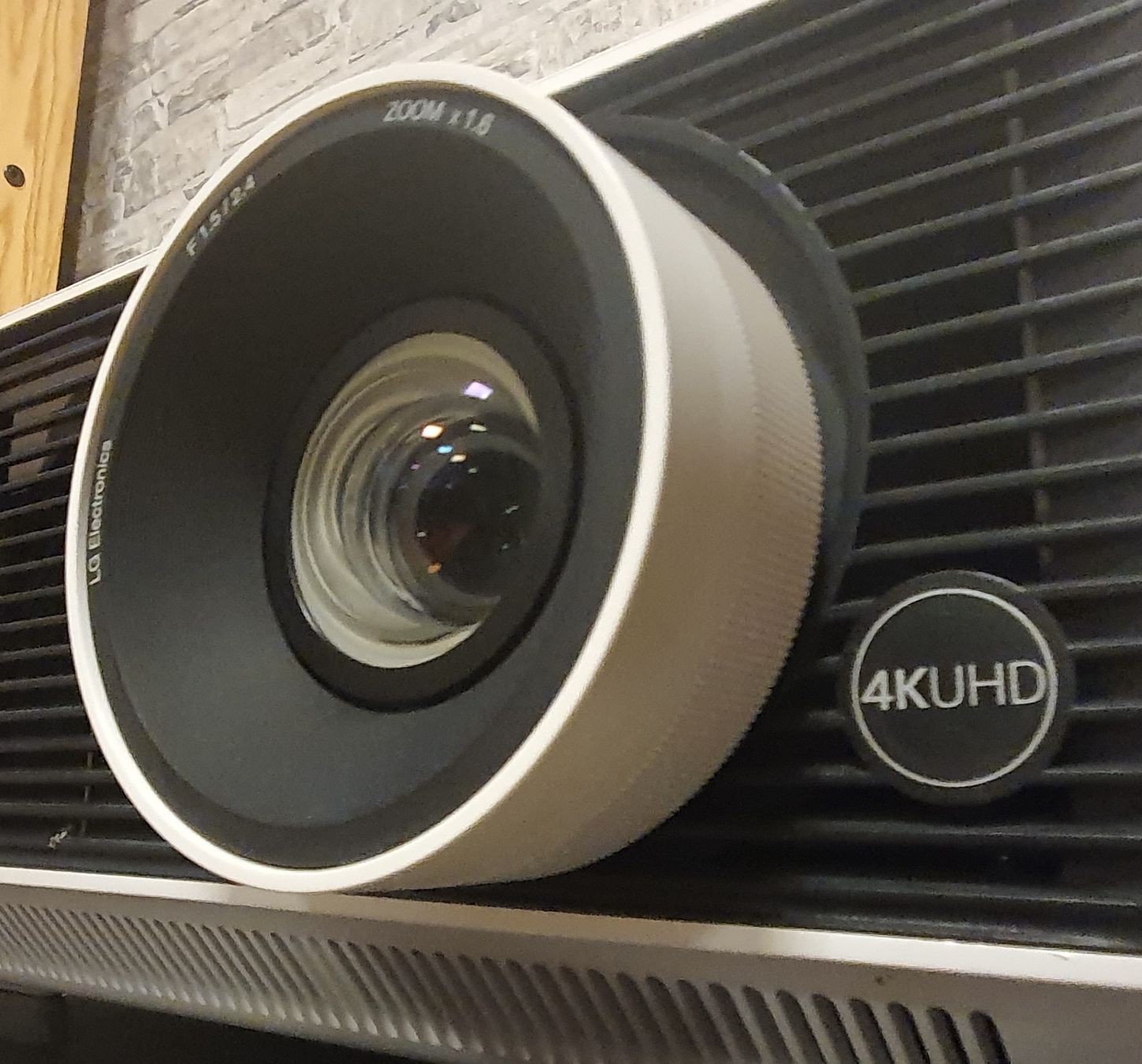 LG Videoprojektoren: LG Beamer  – Gebraucht aus Tschierv von J.Fschmidt 3
