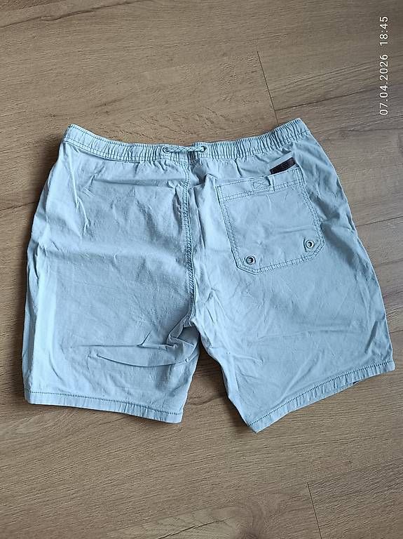Pantaloni: Hellblaue Shorts – Usato da Ilanz venduto da Secnd_hand 2