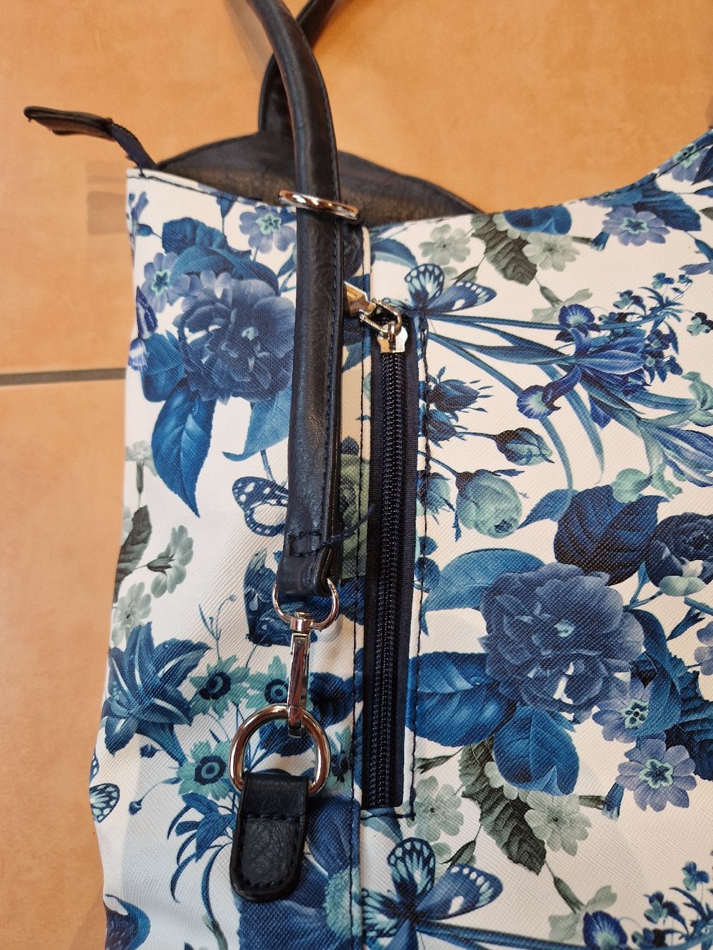 Borse da donna: Tasche Blumen blau / weiss – Usato da Lichtensteig venduto da Cocabana_16 2