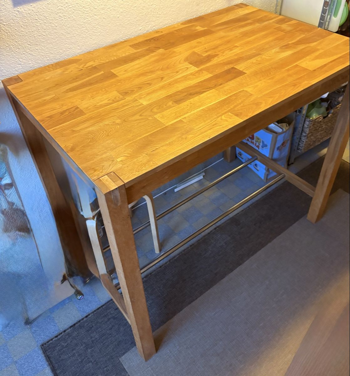 Tables: Küchentisch/Bartisch mit 2 Stühlen – D'occasion à Zürich par tat_mq2k
