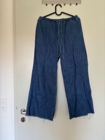 H&M Wide-Leg-Jeans mit elastischem Bund – Grösse S
