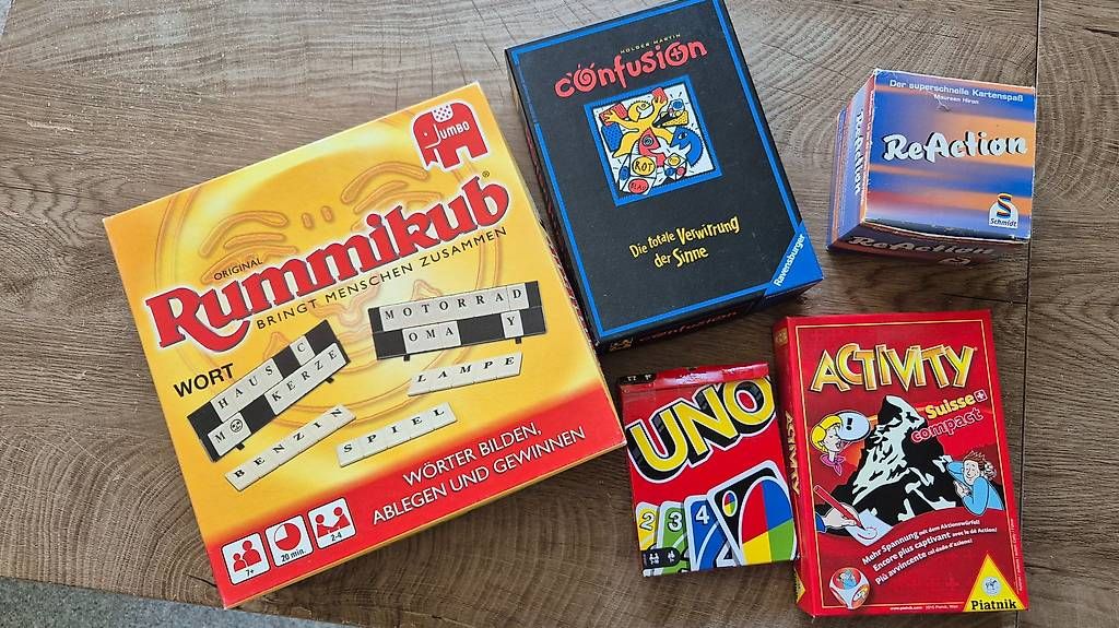 Giochi: 5 Spiele, UNO, Rummikub, confusion, ReAction, Activity – Usato da Adelboden venduto da afkcamper