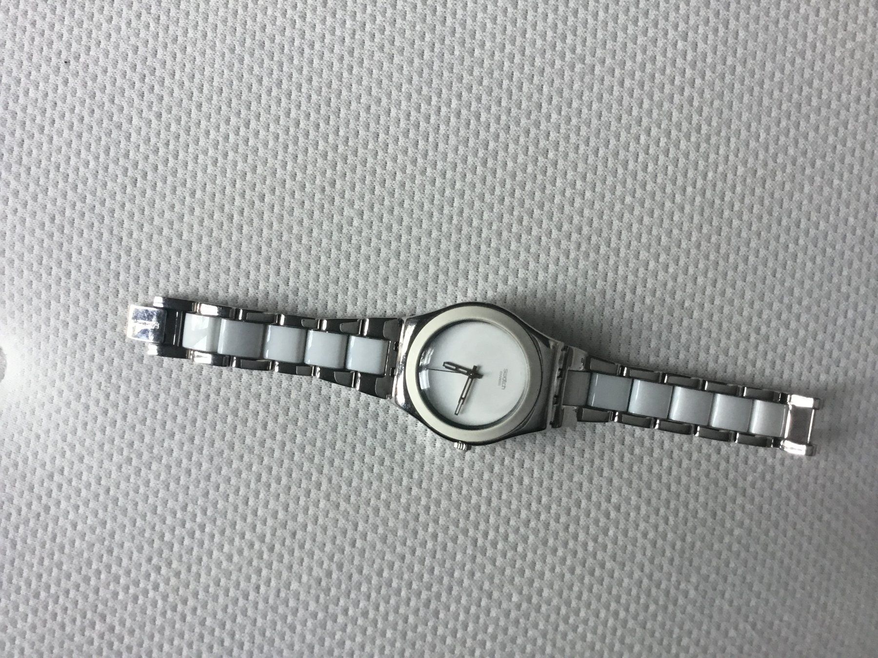 Swatch Uhren: montre swatch blanche céramique – Gebraucht aus Lausanne von pascale.mojito1004
