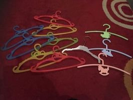 10 Kinder Kleiderbügel bunt