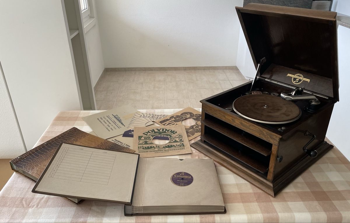 Columbia Tourne-disques: Grammophon mit Schallplatten – D'occasion à Schaffhausen par wunderpraechtig 9