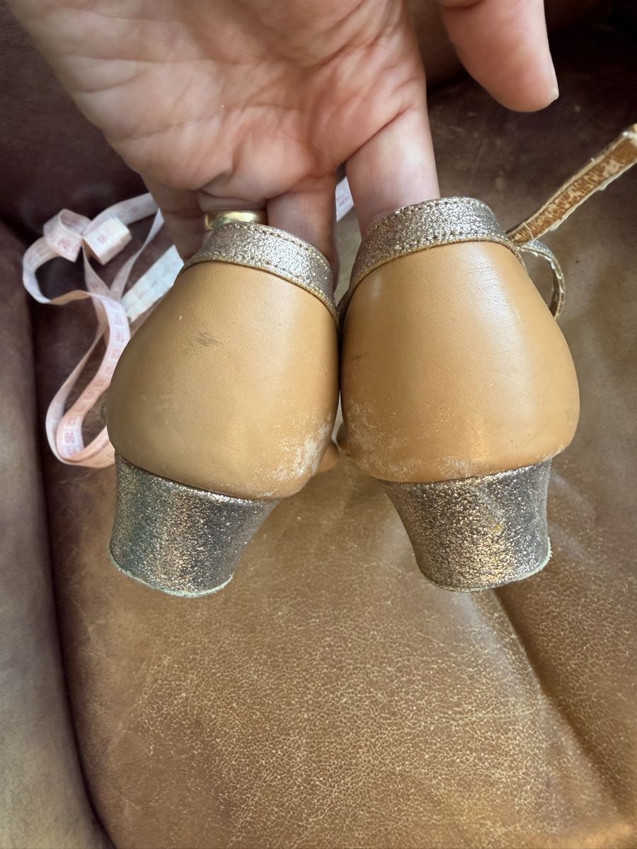 Chaussures filles: Tanzschuhe Leder – D'occasion à Obfelden par tan_9lj9 3