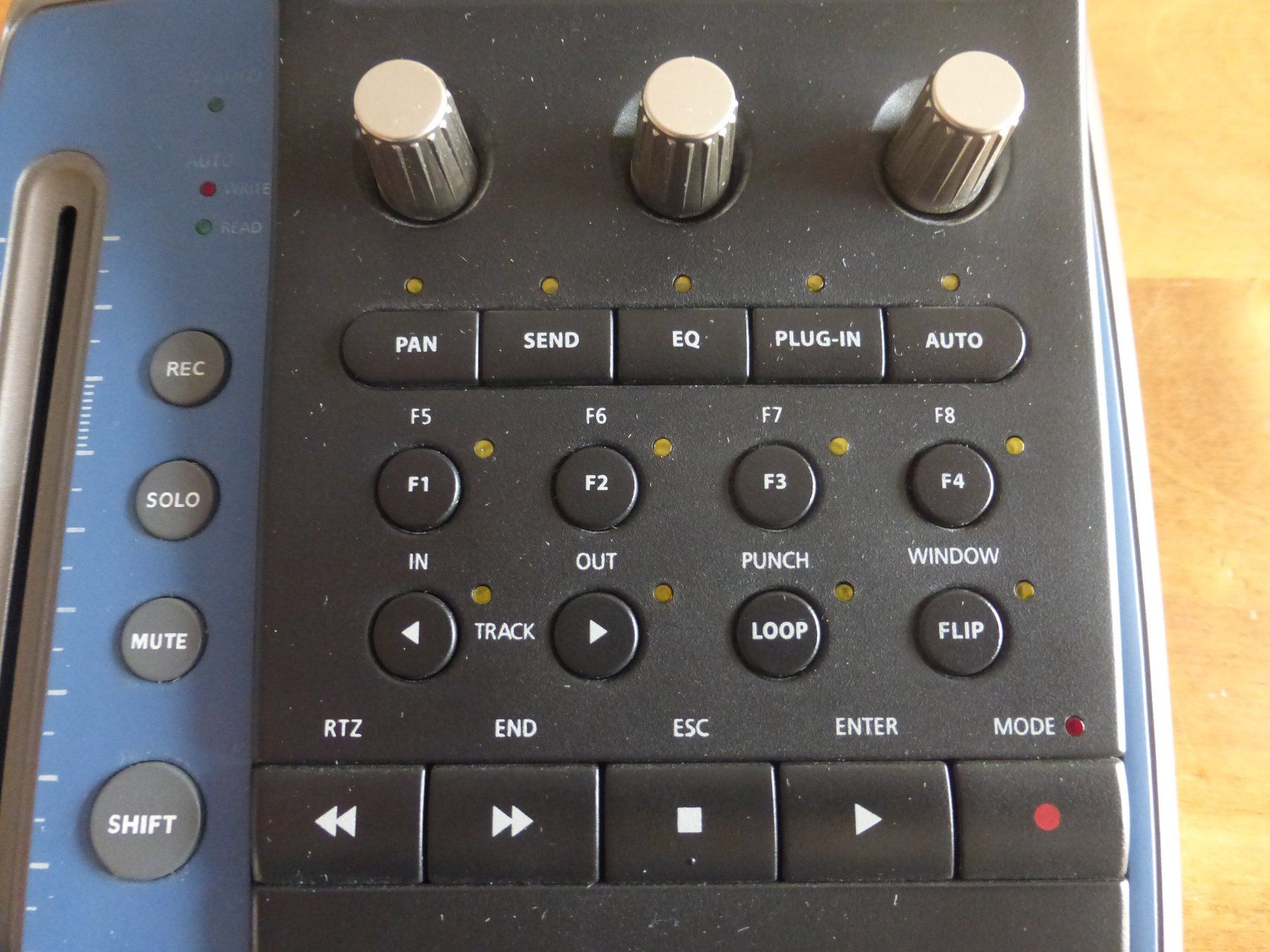 Sistema di controllo: Frontier Alphatrack DAW Controller – Usato da Zumikon venduto da psisound 1