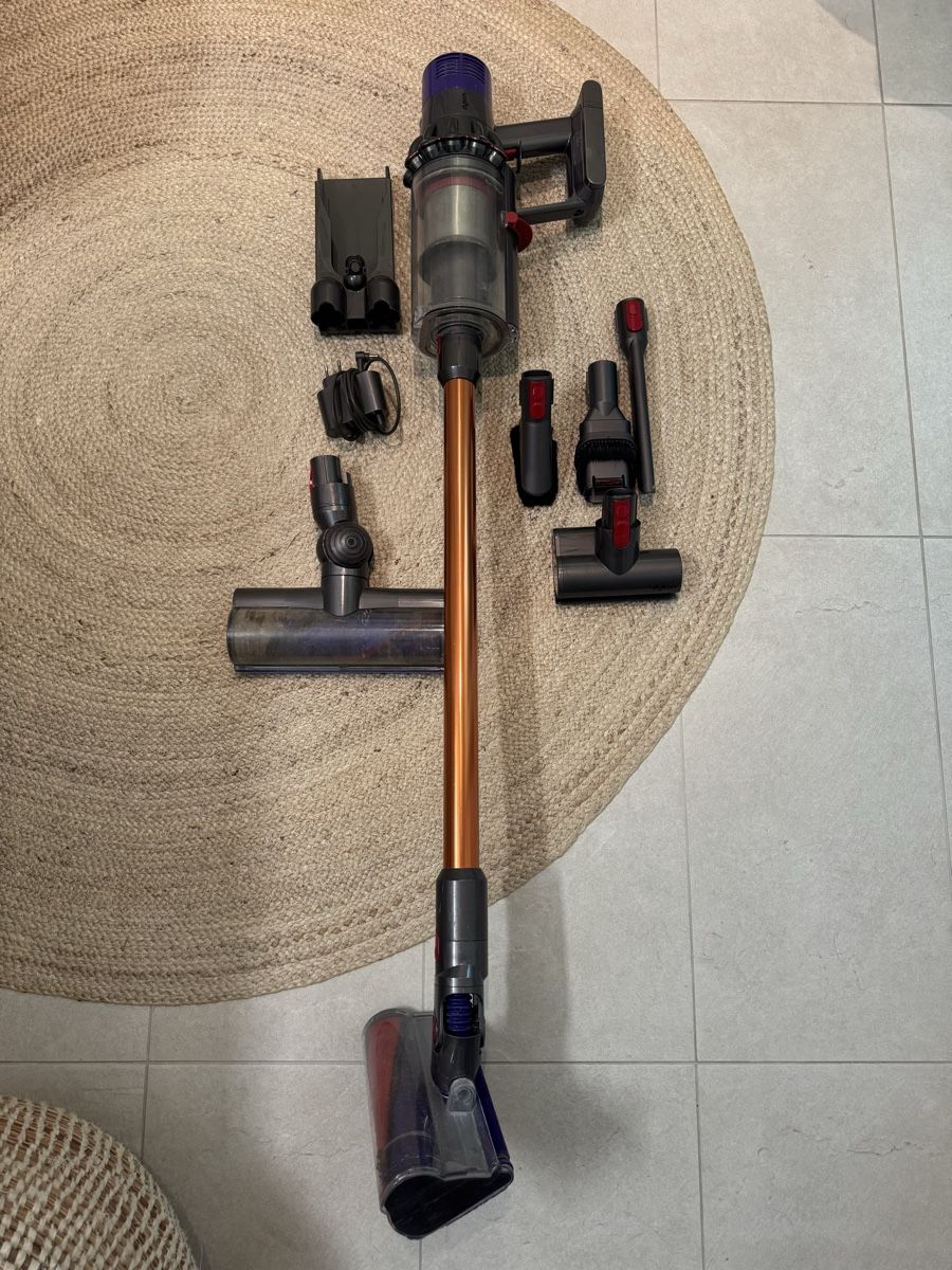 Dyson Staubsauger & Zubehör: Dyson Staubsauger I Full-Set – Defekt aus Horgen von uni-sales 4
