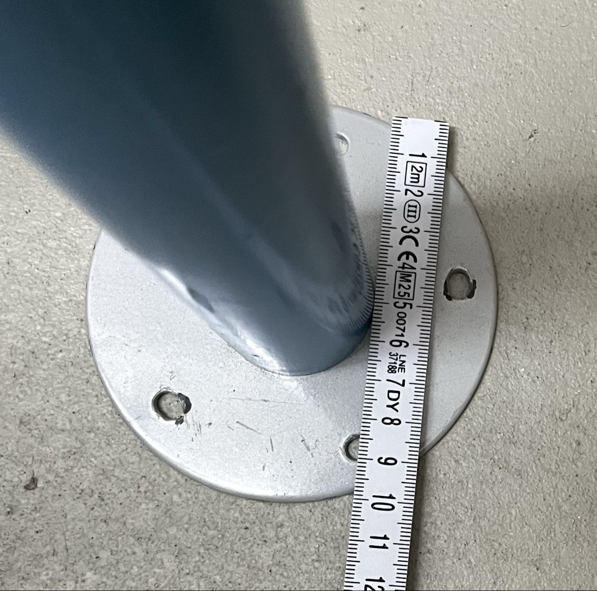 Altro in Decorazioni & Accessori: 5 blaue Metall Tischbeine – Usato da Weinfelden venduto da Kathydoes 3