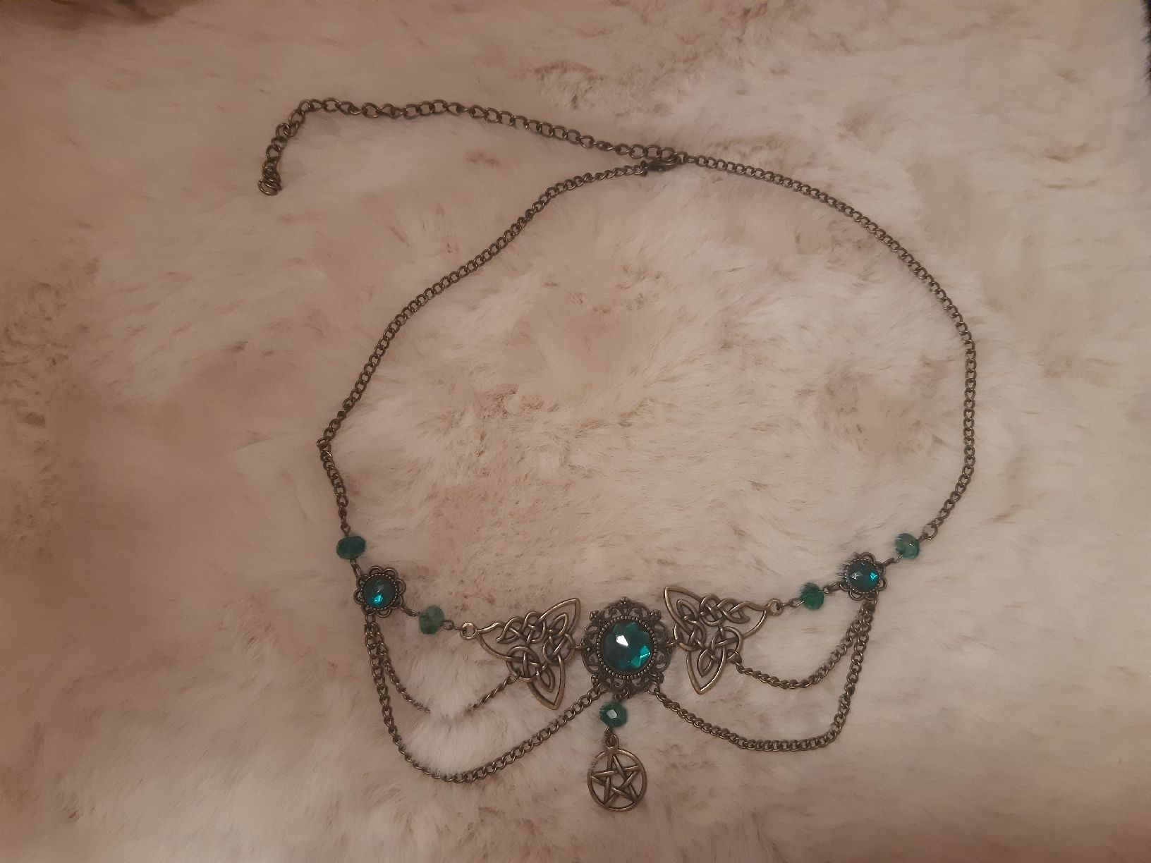 Accessori per capelli: wunderschöner kopfschmuck mit grünen steinen – Usato da Toffen venduto da Gwunderegge77