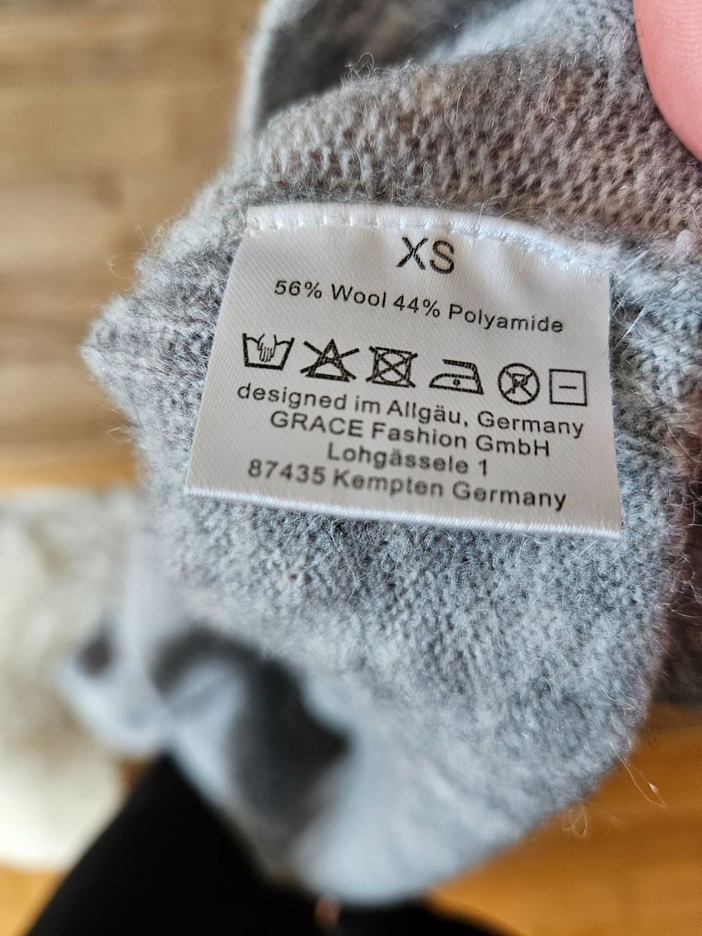 Grace Maglioni & Felpe: Neuwertiger GRACE Statement Wollpullover Gr. XS  Grau/Pink – Nuovo (secondo la descrizione) da Bolligen venduto da SwissDutchy_1973 4