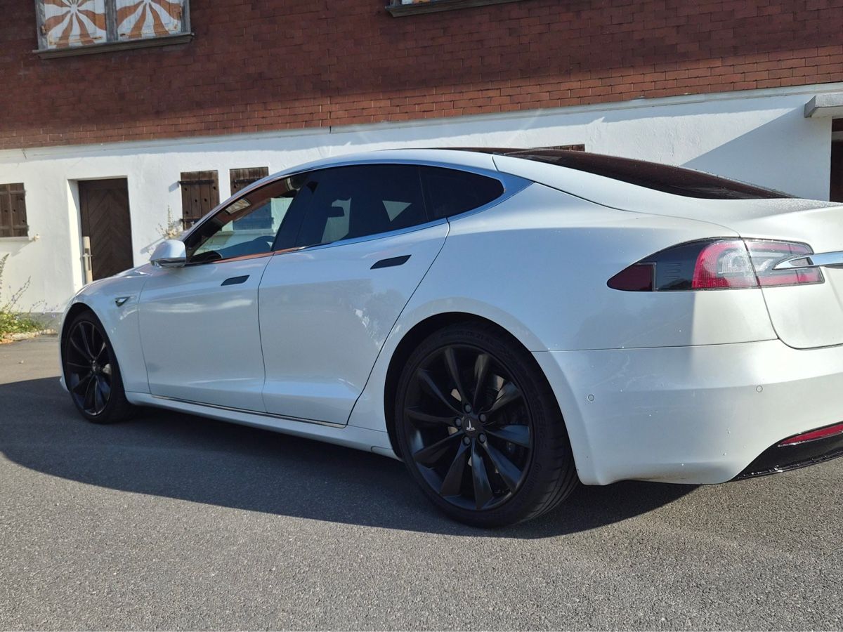 Tesla Autos: Tesla Model S 90D Free SuperCharging – Gebraucht aus Brunnen von Alfa 4