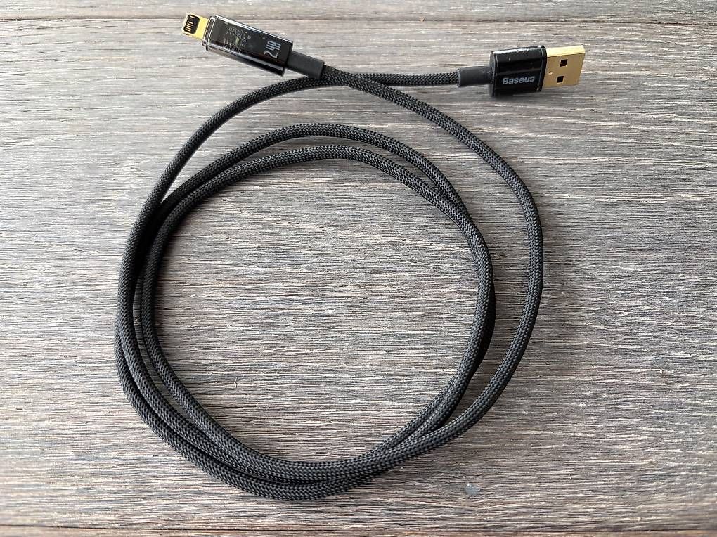 Câbles: Baseus 2.4A Lightning USB Lade/-Datenkabel 110 cm Nylon – D'occasion à Hünenberg par Betsch1