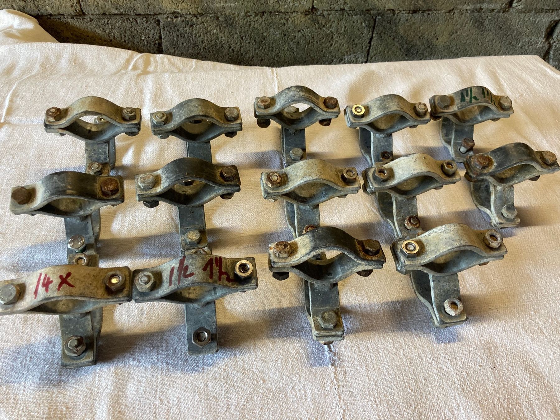 Altro in Accessori per animali: 1 lot de 14 piéces cornadis pour étable – Usato da Bourrignon venduto da filledemai 2