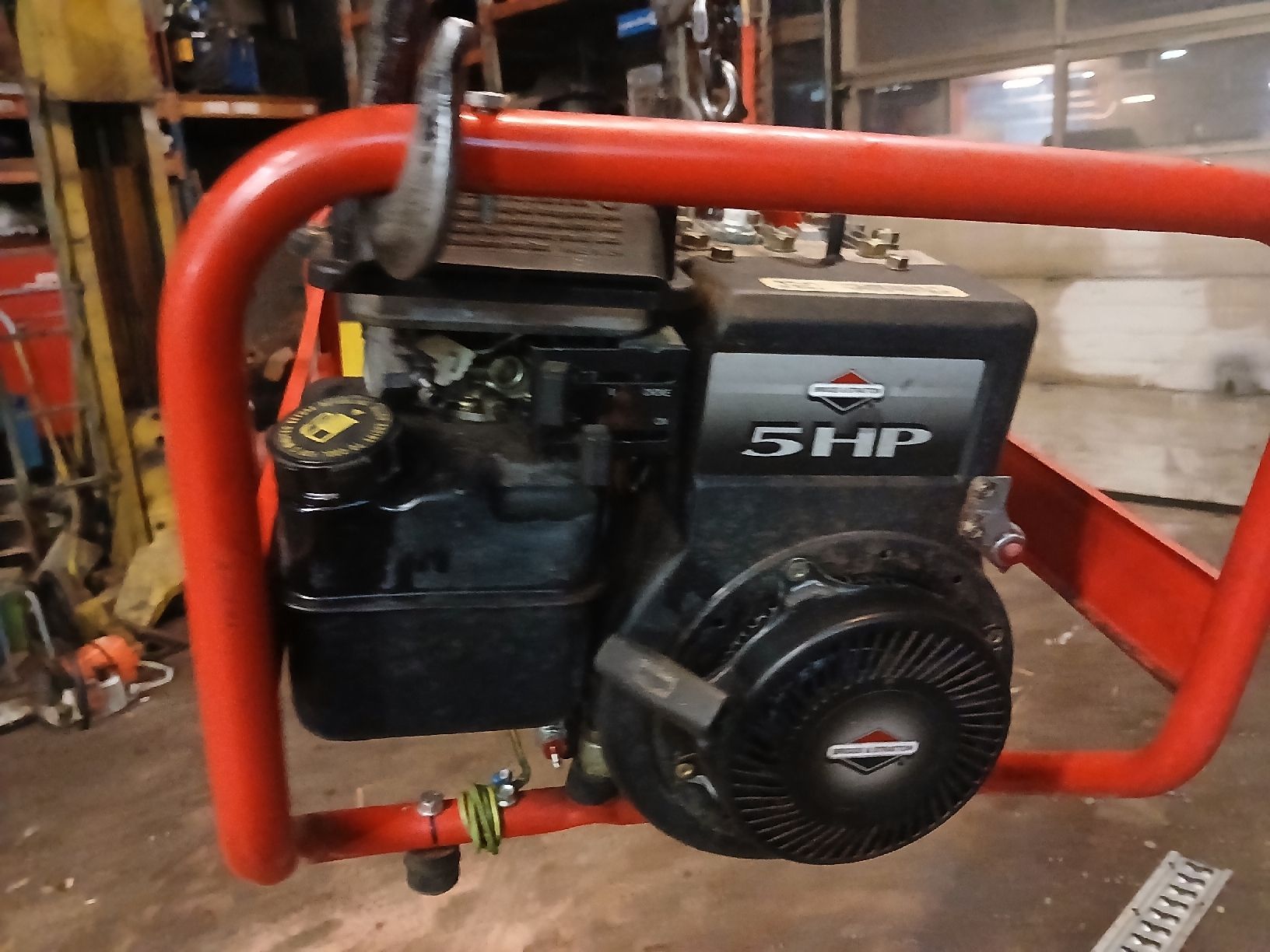 Generatori di corrente: Generator 230 Volt 9.7 A Briggs Stratton Motor – Usato da Gränichen venduto da Chregu1070 2