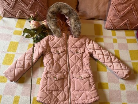 Adorable, cosy pink coat with fake fur collar 4-5 yrs/110cm