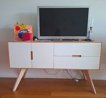 Sideboard 140×48×80 cm weiss/holz  gratis