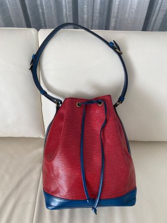 RARITÄT - LOUIS VUITTON Epi Grand Noe Shoulder Bag, rot/blau