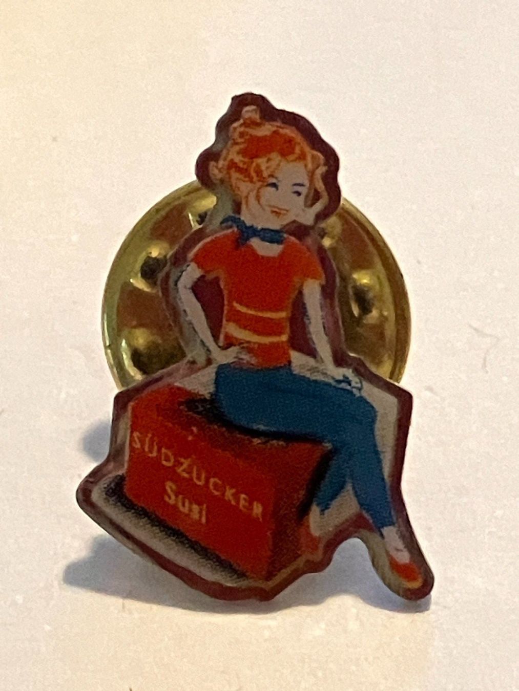 Placchette & Badge: 1 Pin Südzucker Susi – Usato da Basel venduto da djwwpp