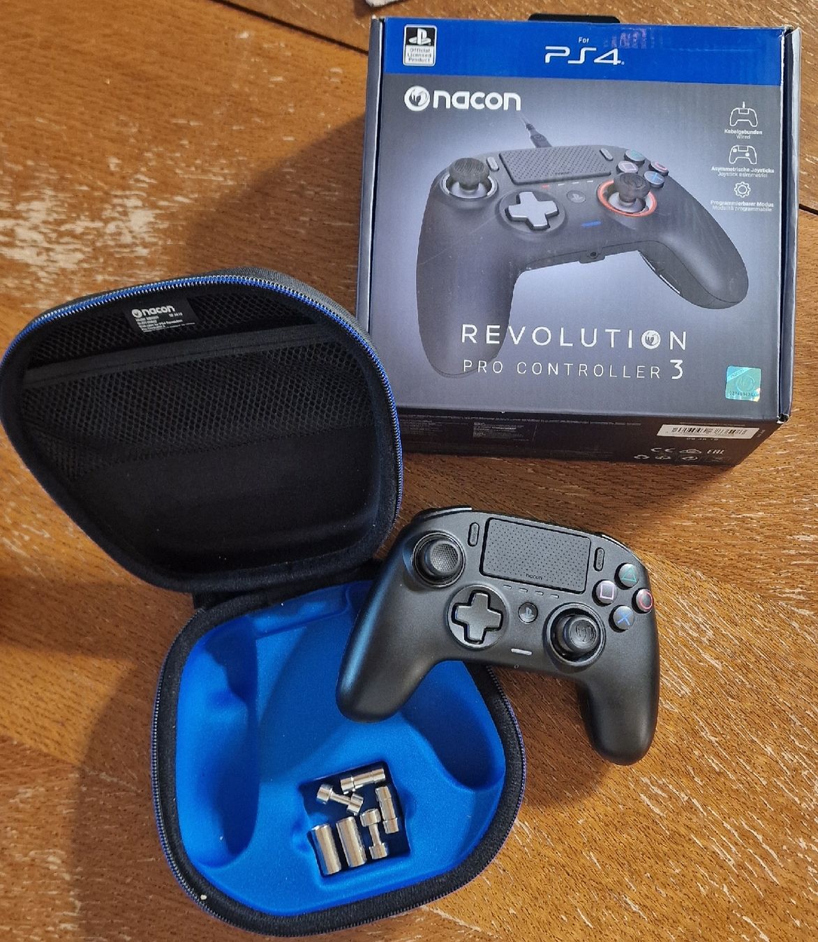Console: Nacon Revolution Pro Controller 3 für PS4  – Nuovo (secondo la descrizione) da Pfungen venduto da suhu33