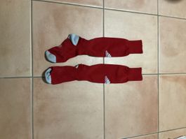 Chaussettes de sport Adidas rouges taille 2 usées