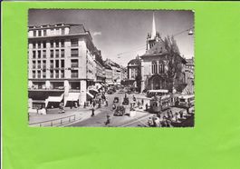 Lausanne-Oldtimer-Tram-belebt