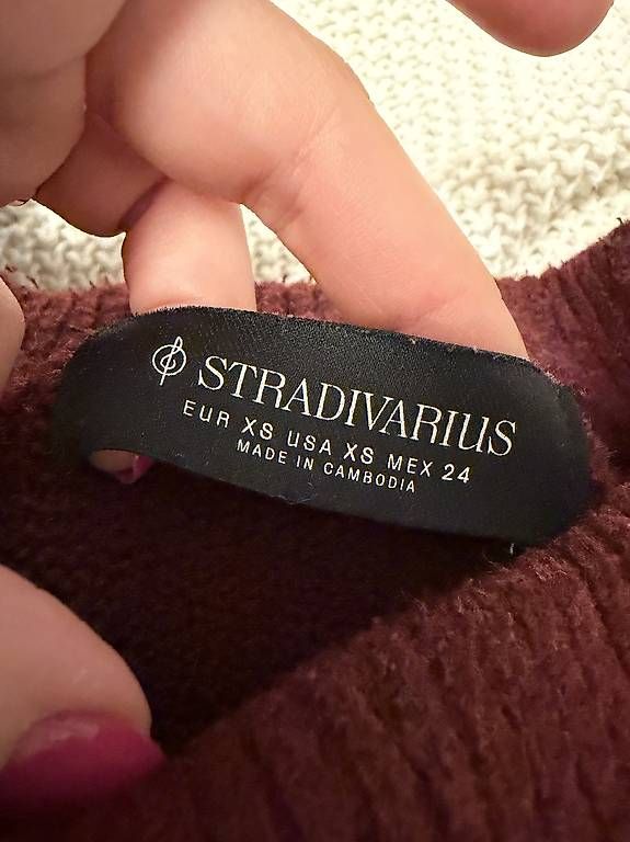 Pullover & Sweatshirts: Bordeauxfarbener Strickpullover – Gebraucht aus Rorschach von Tara234 2