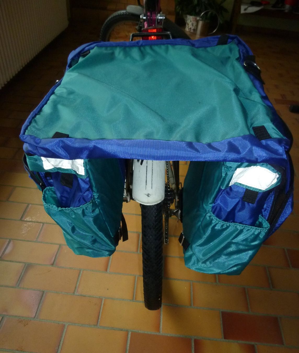 Taschen: Velo Gepäcktaschen Hinten – Gebraucht aus Bergdietikon von Werkler33