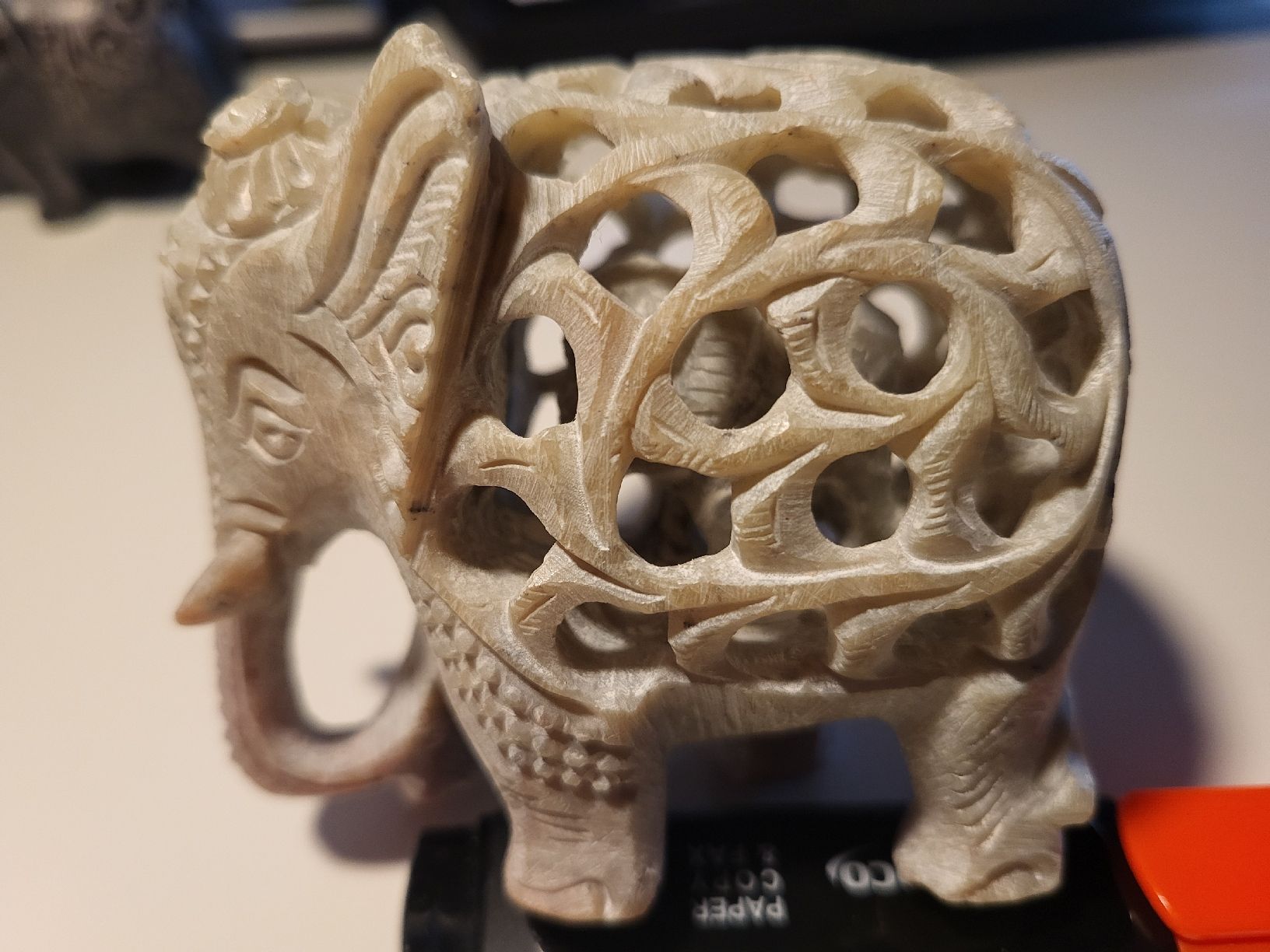 Statuette: Deko Elefant aus Stein – Usato da Birmenstorf AG venduto da Cjl