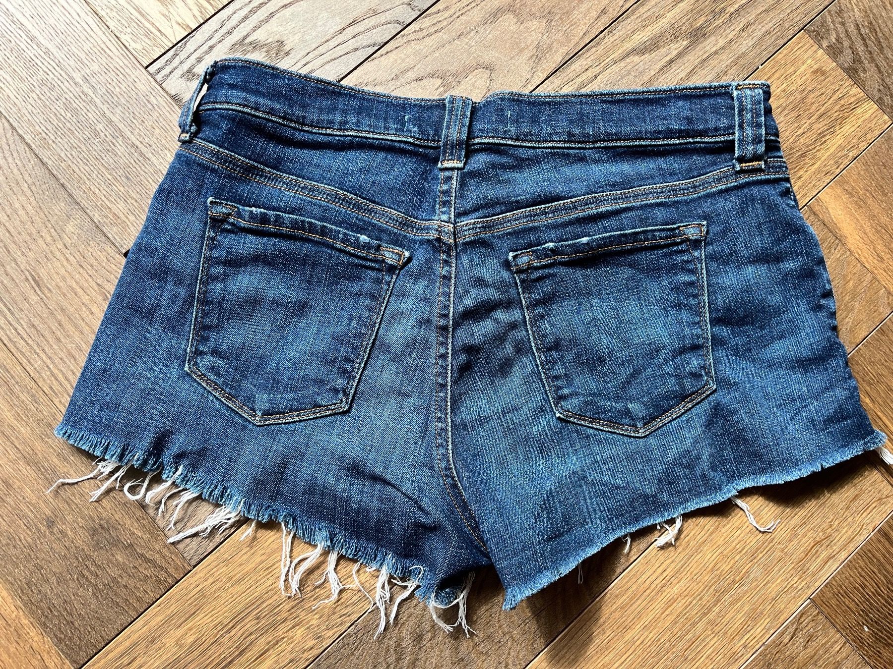 Hosen: J BRAND Cut Off Shorts – Gebraucht aus Zürich von Danielan0 1