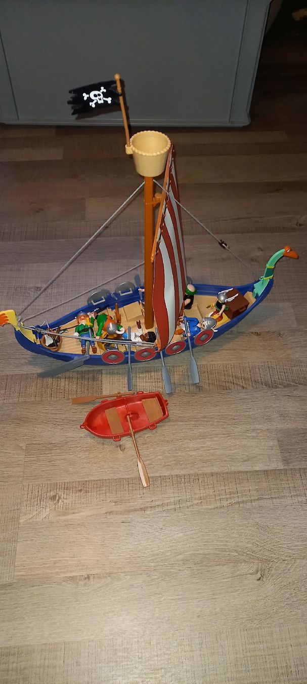 Statuette: Asterix Wikinger Boot mit Zusatz Figuren – Usato da Herisau venduto da frp_b5zm 2