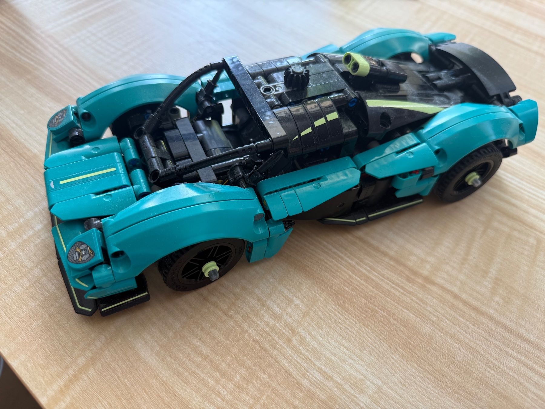Lego Kit di costruzioni: Lego Technic Aston Martin Valkyrie – Usato da Allschwil venduto da Kranich76