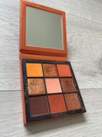 Huda beauty eyeshadow palette