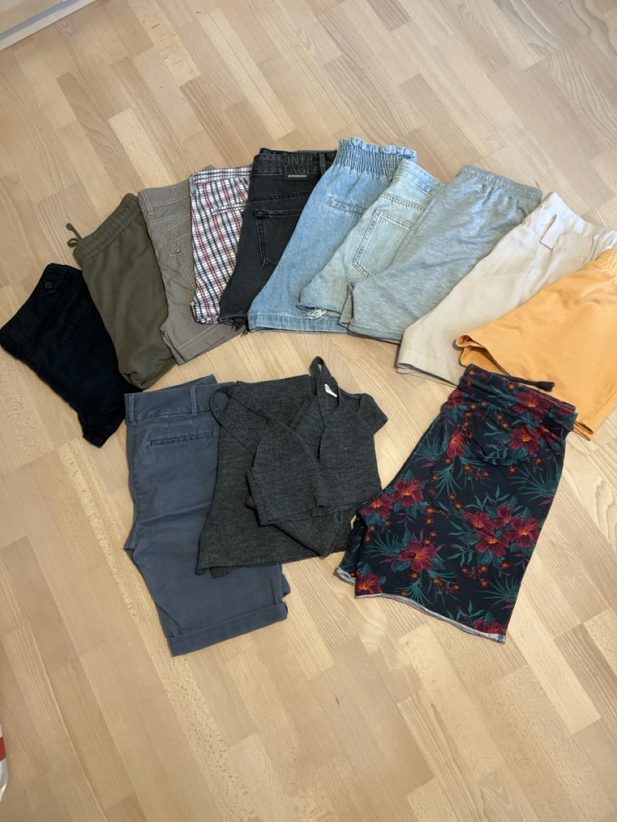 Lots de vêtements: Shorts M 13 X – D'occasion à Winterthur par Dasomesi