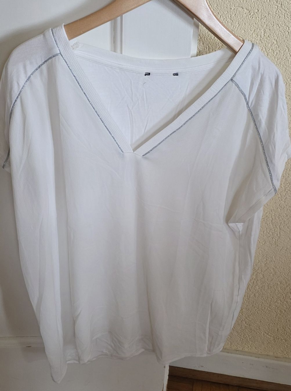 T-shirt: Top /Tshirt Blanc L – Usato da Yverdon-les-Bains venduto da van_dq65 2