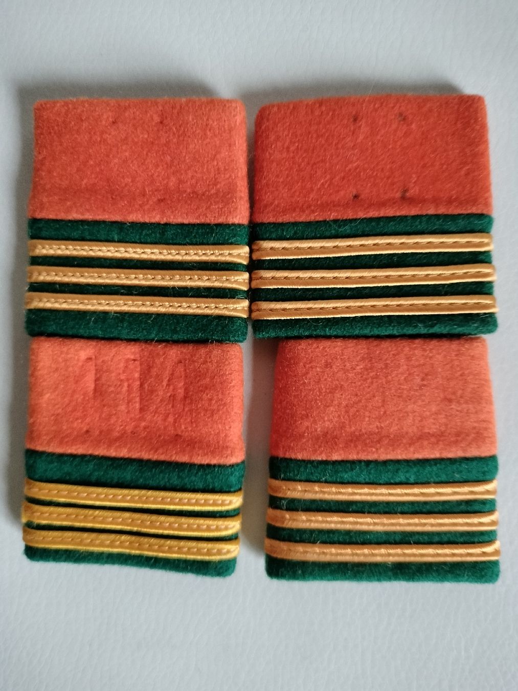 Schweizer Armee Uniformi: Schweizer Armee Militär Uniform Schulterpatten – Usato da Schwanden Sigrisw venduto da Wibe81