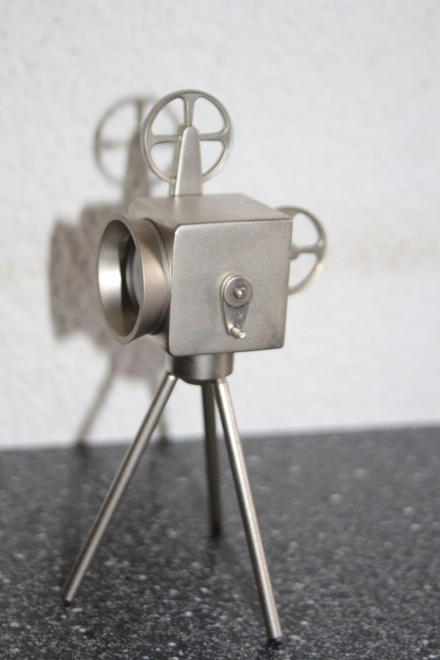 Orologi da terra & Orologi da parete: Kleine Filmkamera- Uhr – Usato da Benglen venduto da polli77 1