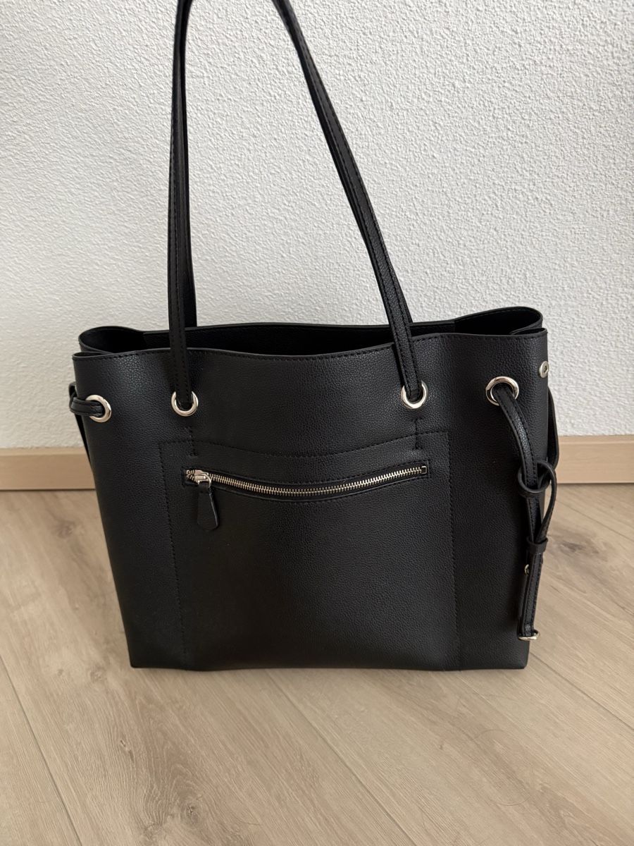 Guess Sacs femmes: Guess Handtasche schwarz klassisch – D'occasion à Brittnau par nor_65ds 2