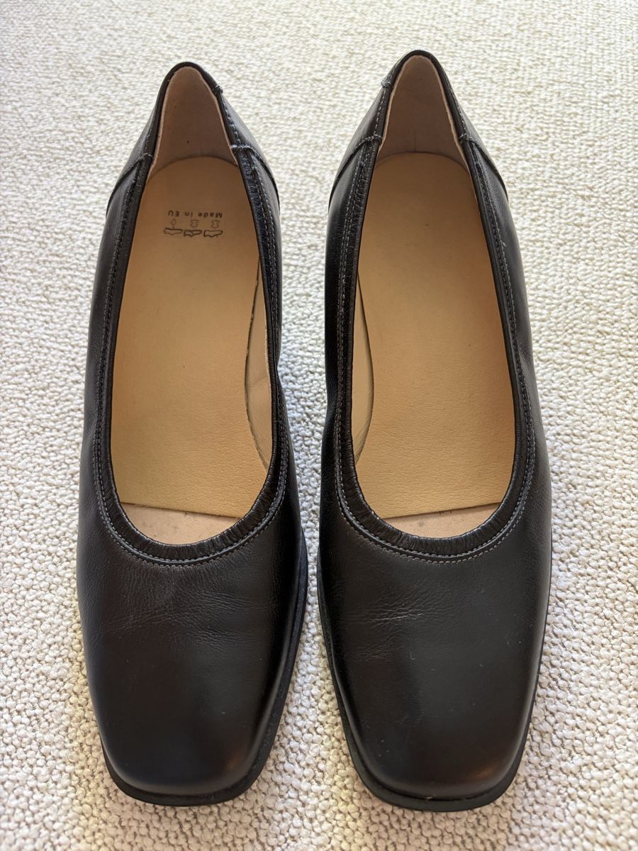 Damenschuhe: ELEGANT BLACK LEATHER HEELED PUMPS – Gebraucht aus Zürich von dor_9l9g 1