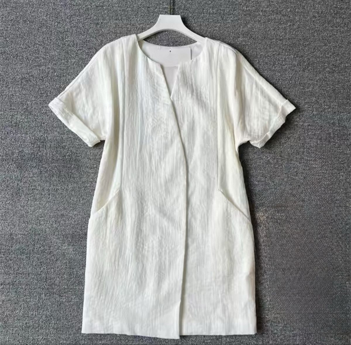 Kleider: Weißes Kurzarmkleid mit V-Ausschnitt, Größe 36 – Neu und originalverpackt aus Veyras von ValClasse 2