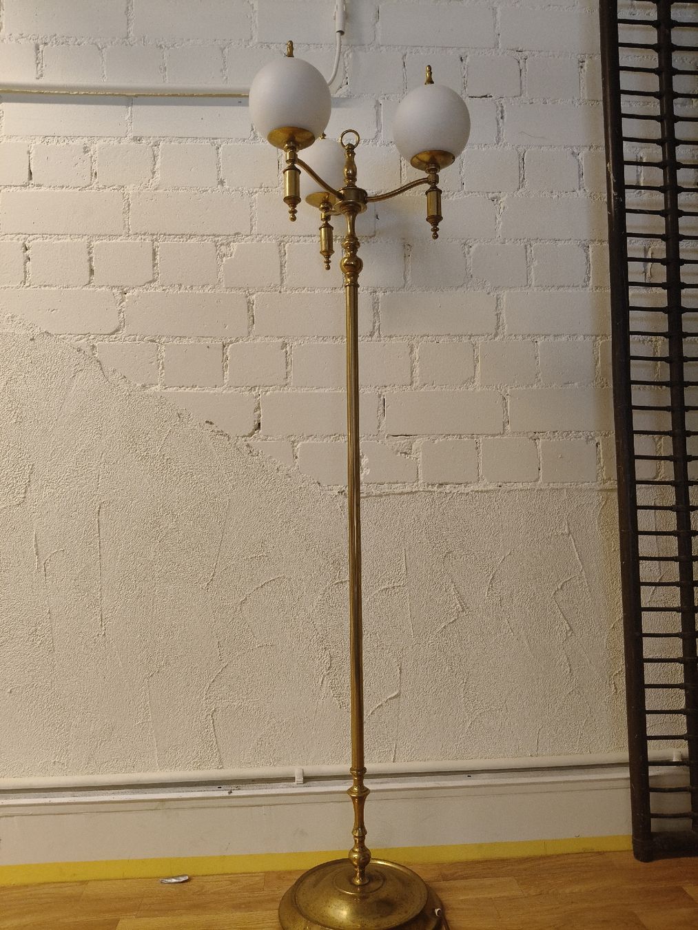 Lampade: Vintage Stehlampe mit Glaskugeln – Usato da Zwingen venduto da inf_2blh 6
