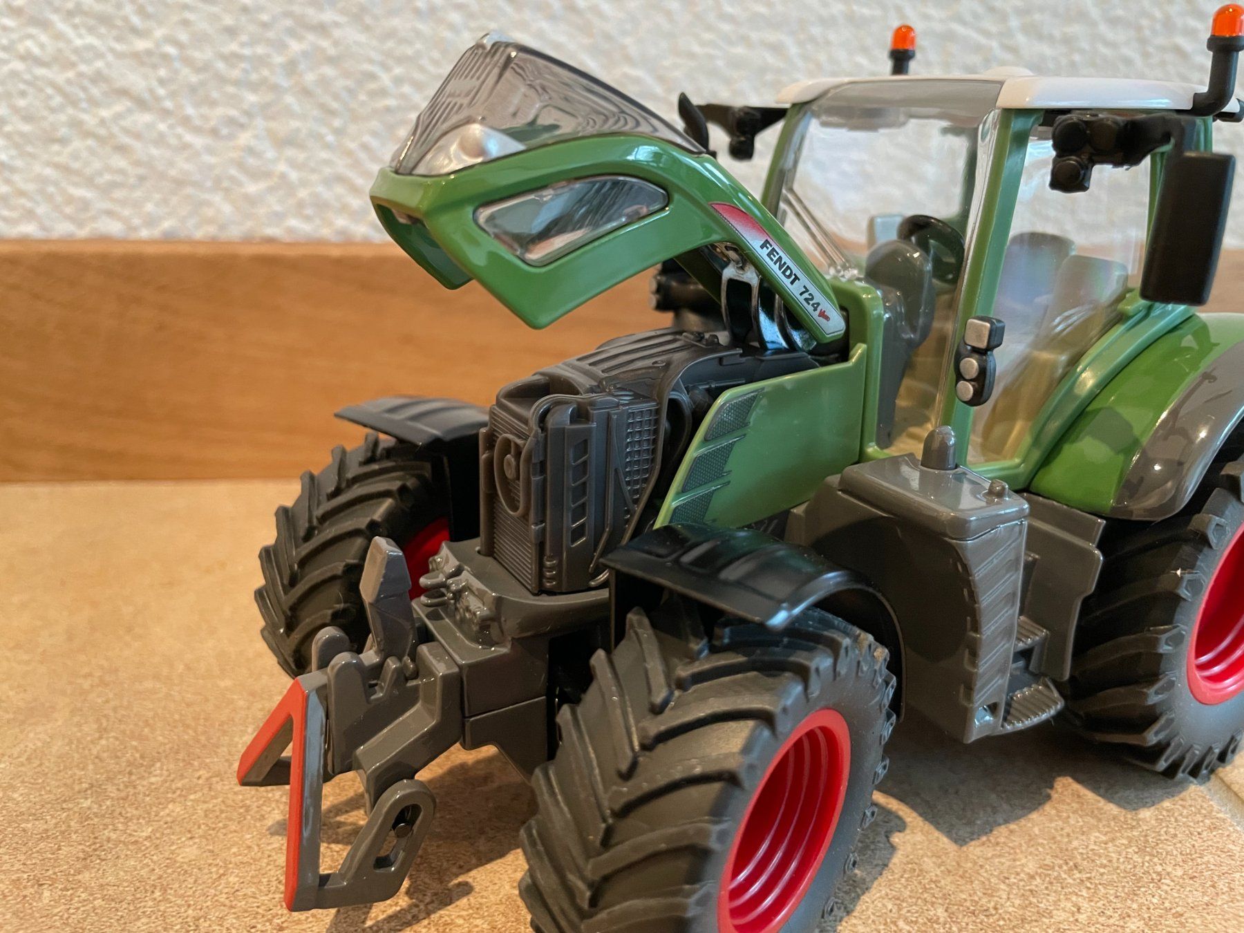 Fendt Trattori: SIKU Fendt 724 mit Grubber – Nuovo e nell'imballaggio originale da Kreuzlingen venduto da Stefan1150 4