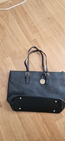 Schwarze Handtasche  - Ideal für den Herbst!